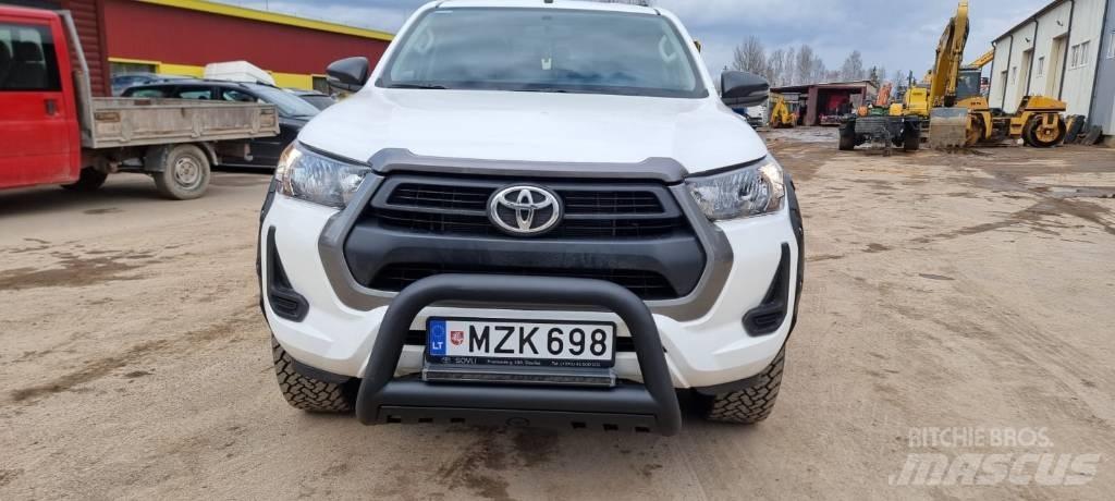 Toyota Hilux Пикапи