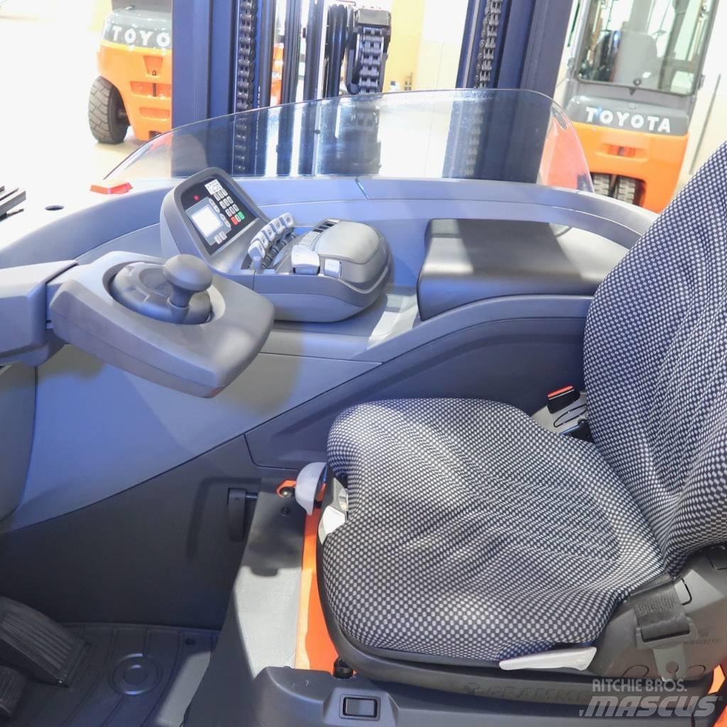 Toyota RRE160H Ретрак/ Високоповдигач с изместване на вилката напред