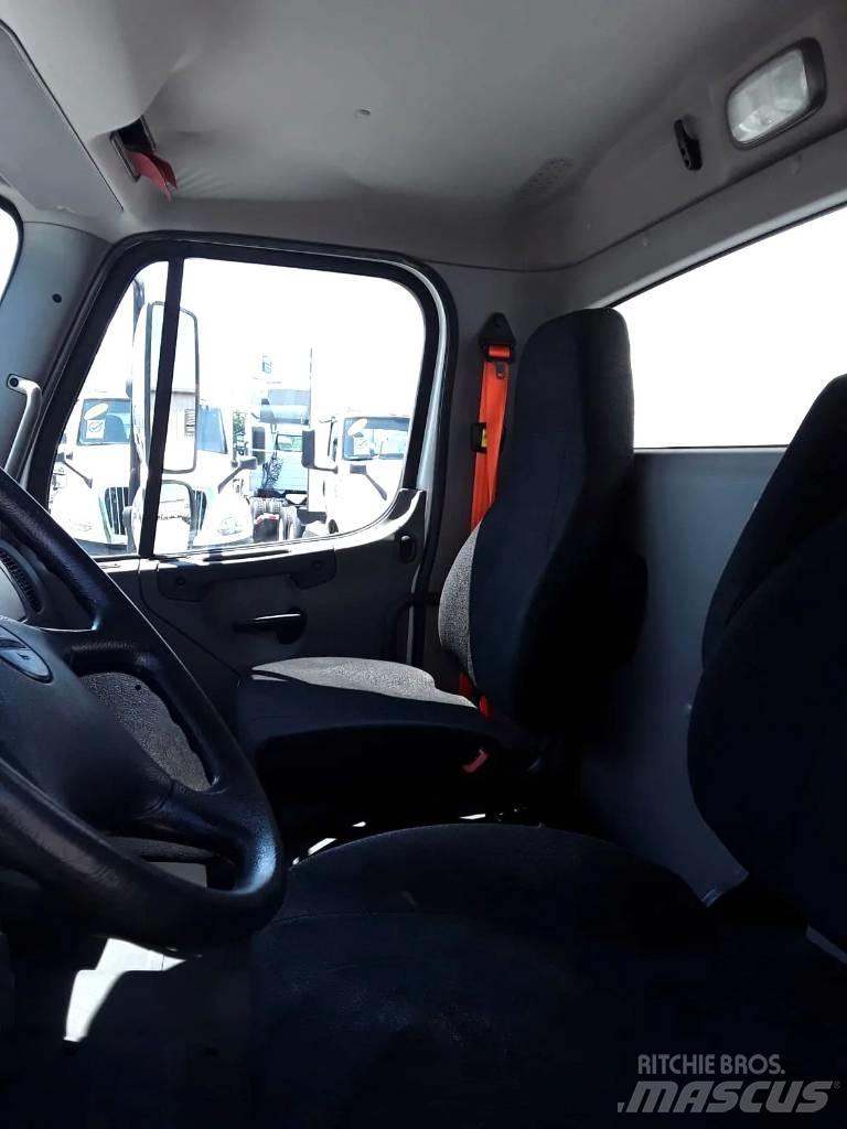 Freightliner M2 Товарни камиони за напитки