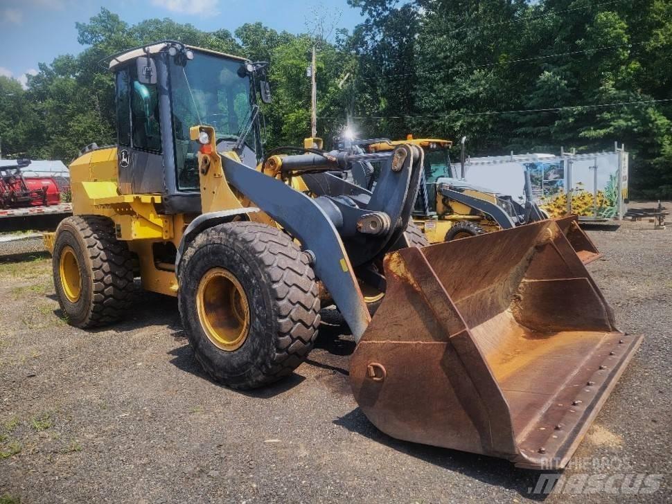 John Deere 624k Колесни товарачи