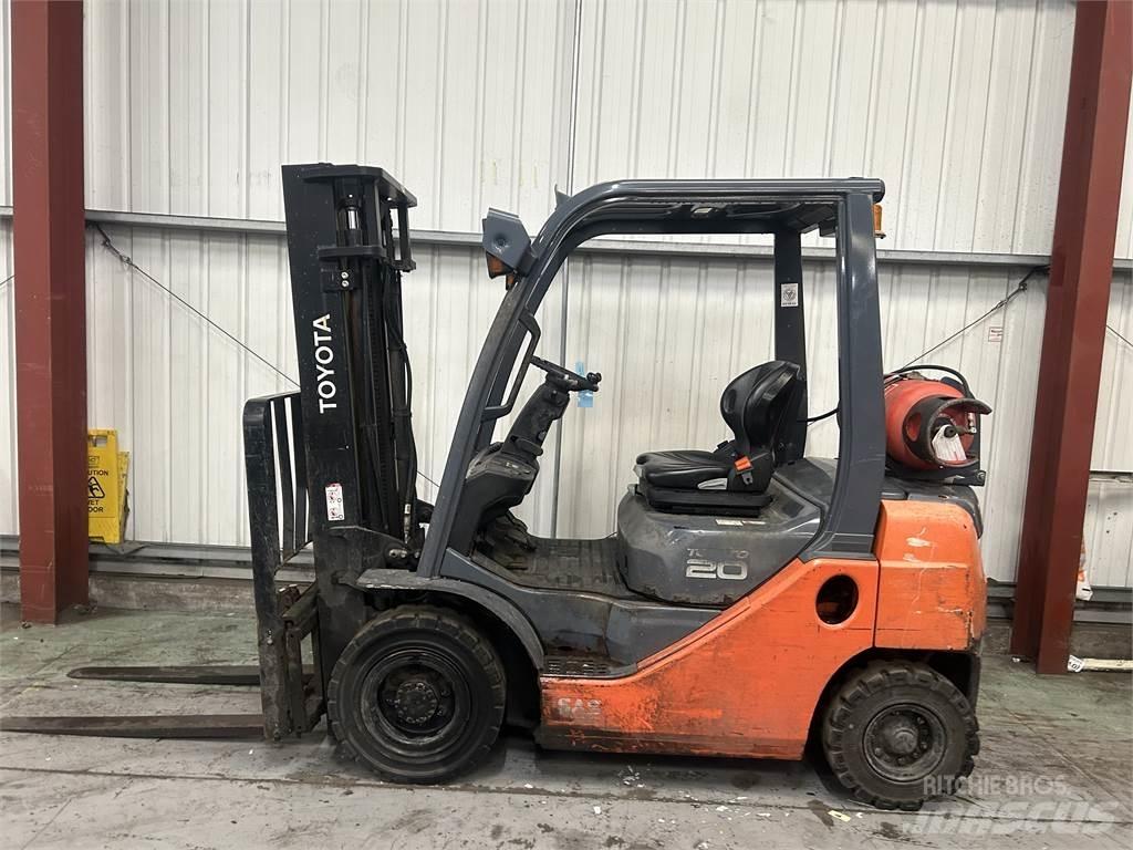 Toyota 02-8FGF20 Камиони с АГУ