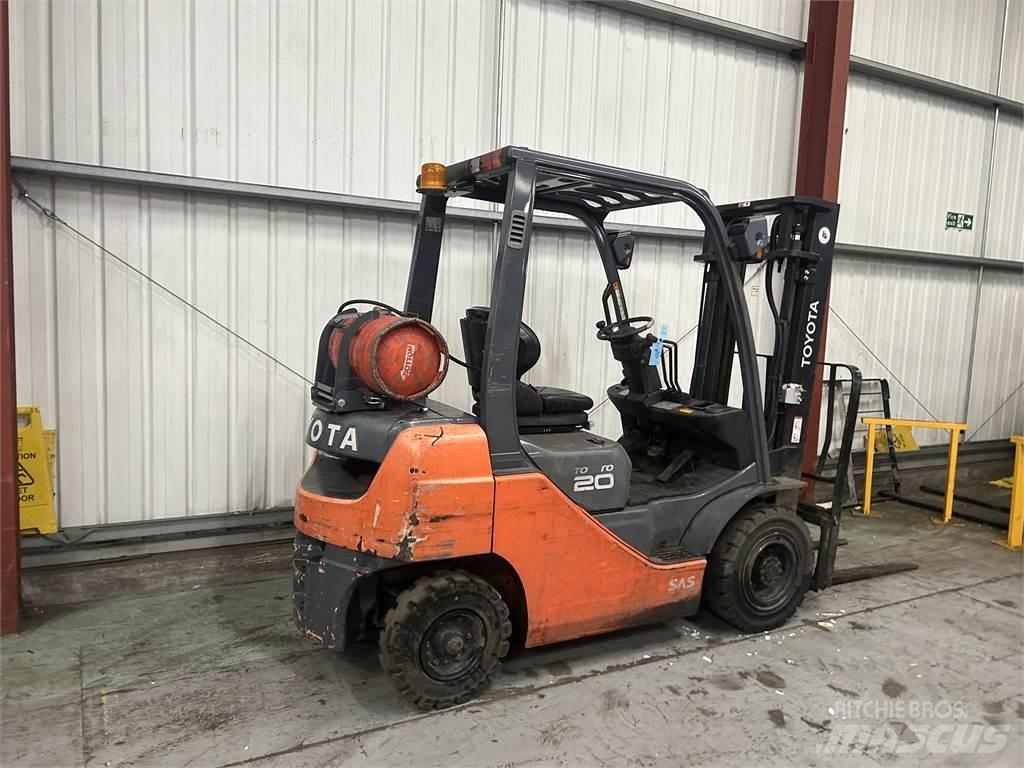 Toyota 02-8FGF20 Камиони с АГУ