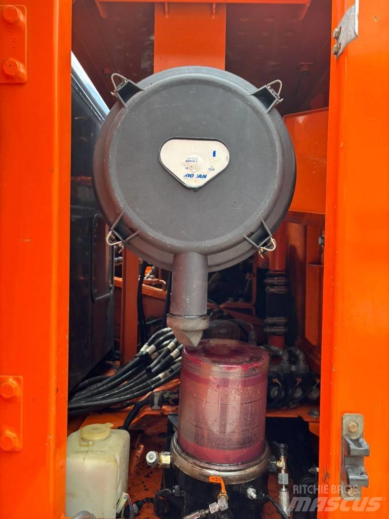 Doosan DX 225 LC-3 Верижен екскаватор