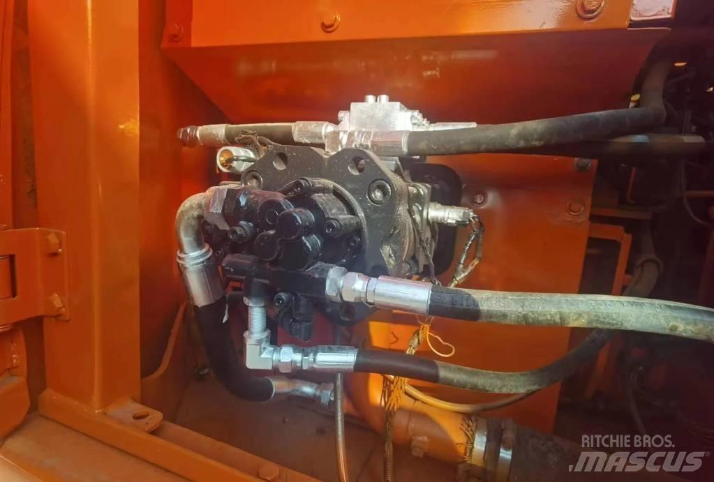 Doosan DX 140 LC Верижен екскаватор