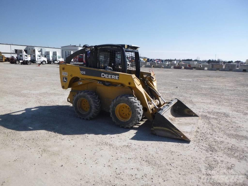 John Deere 325 Мини товарачи
