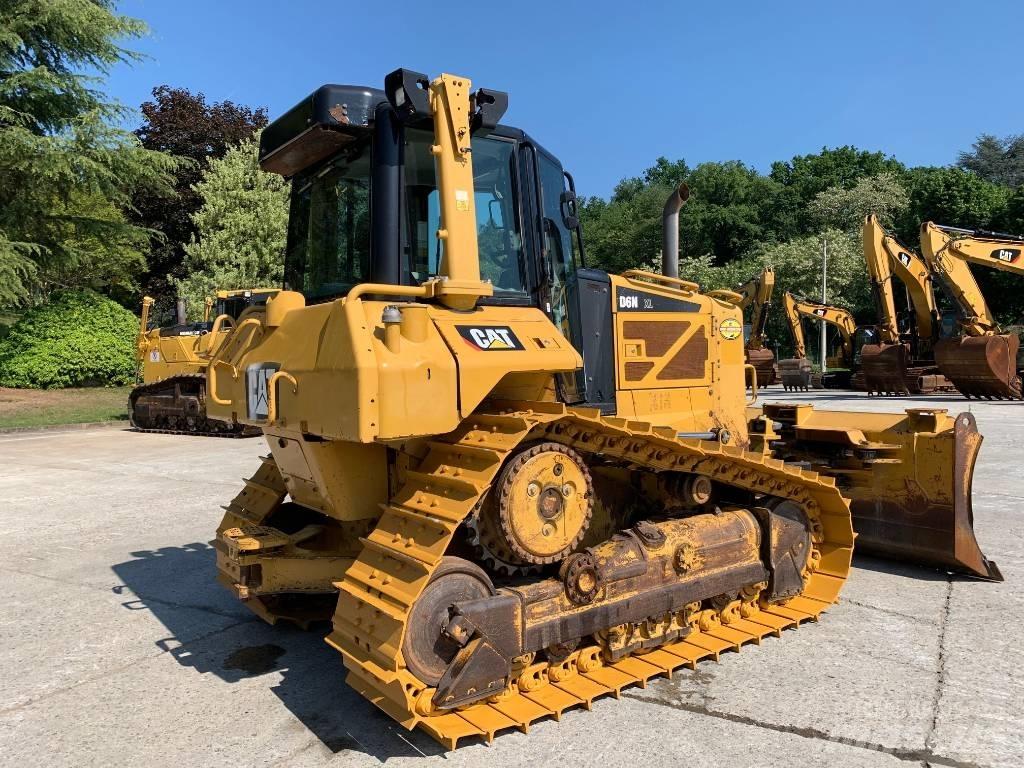 CAT D 6 N XL Верижни булдозери
