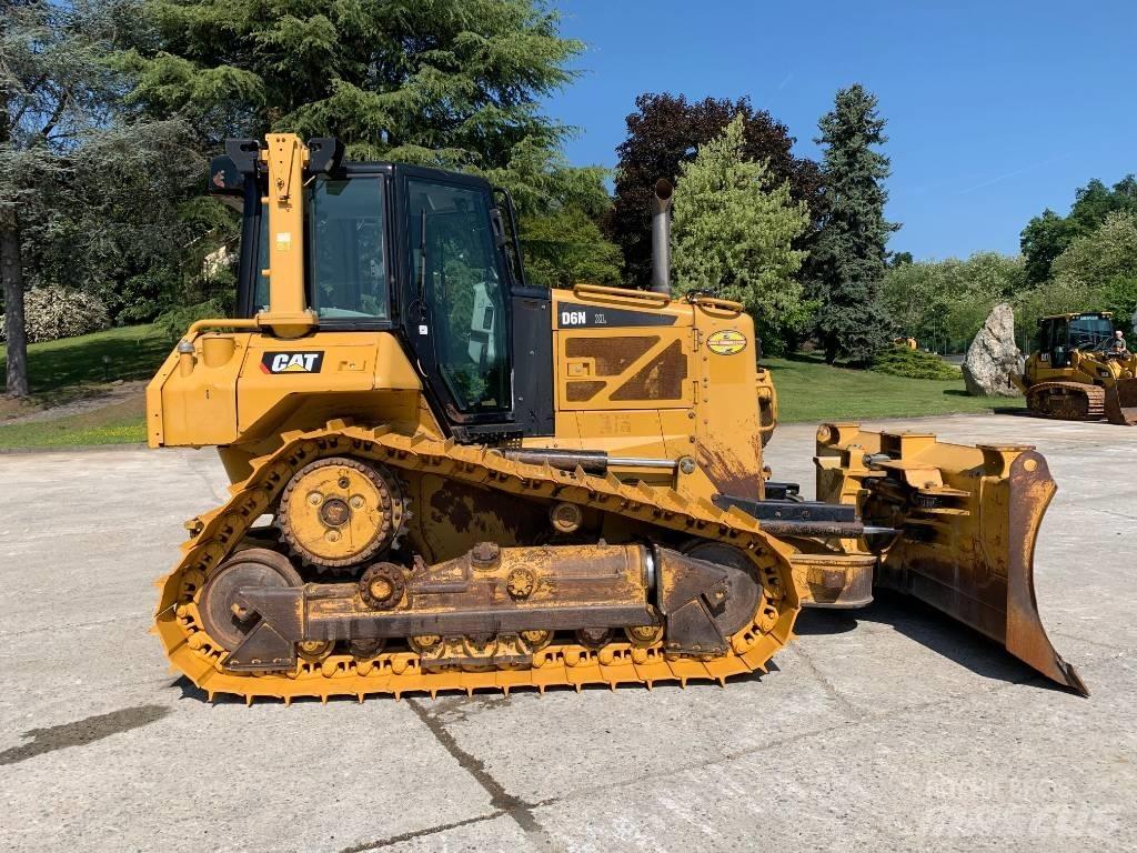 CAT D 6 N XL Верижни булдозери
