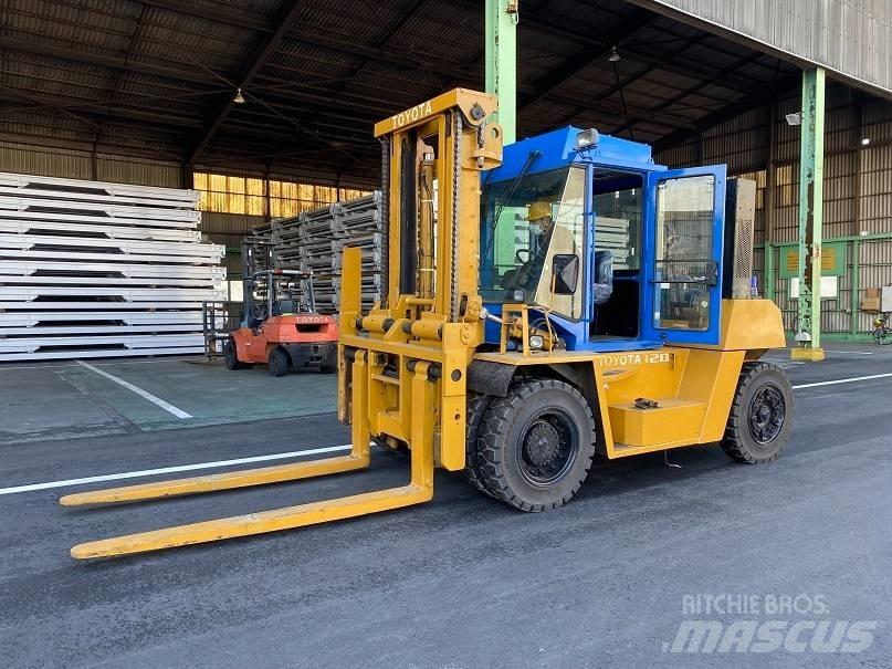 Toyota 4FD120 Дизелови камиони