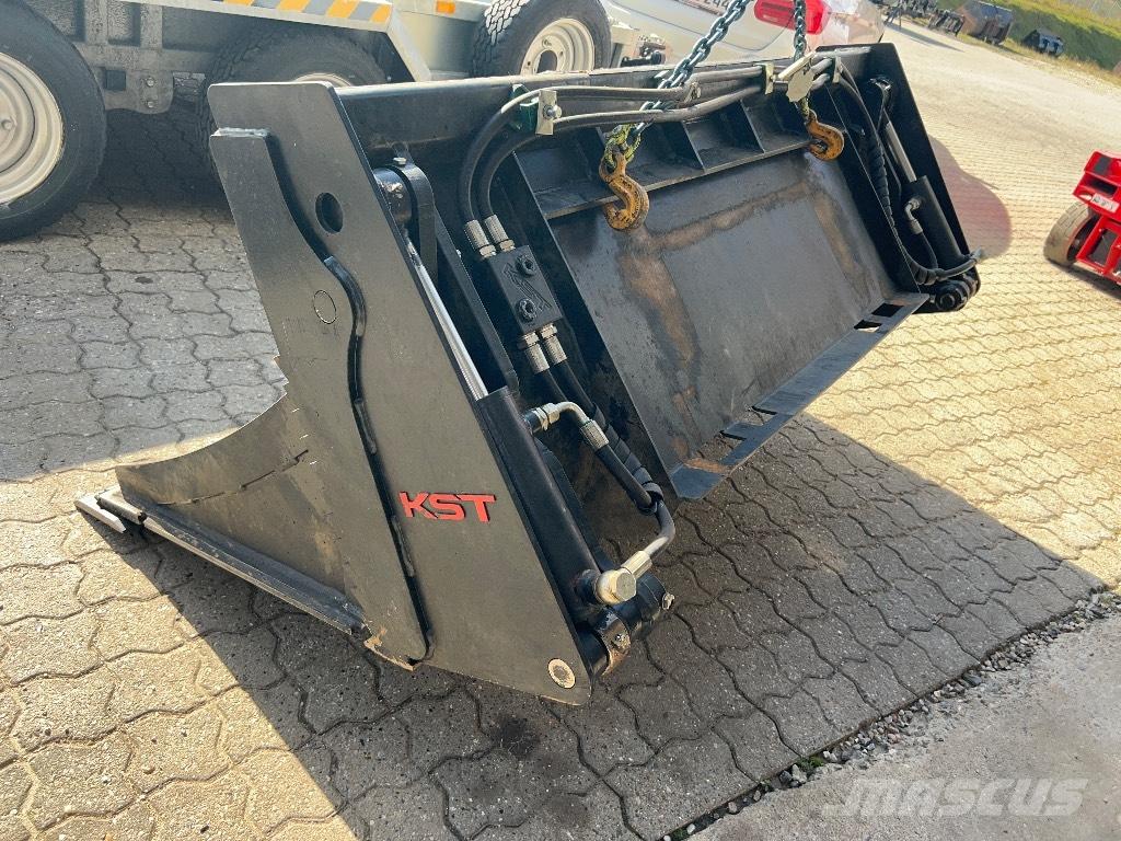  KST 4 i en skovl Кофи