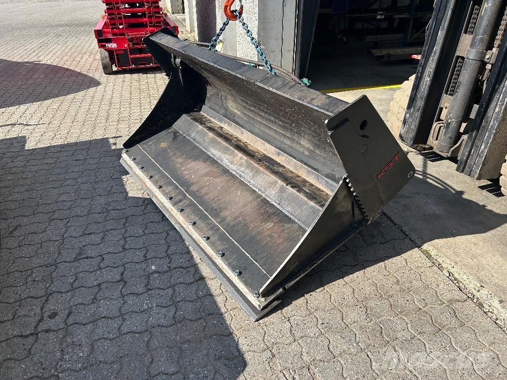  KST 4 i en skovl Кофи