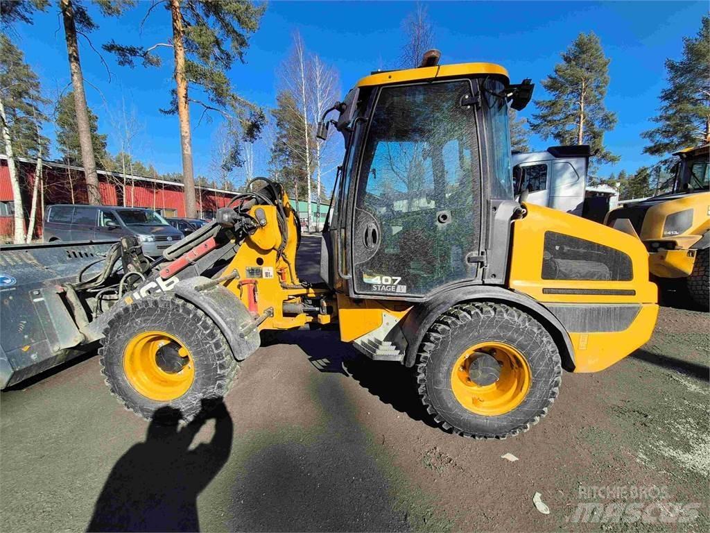 JCB 407 Колесни товарачи