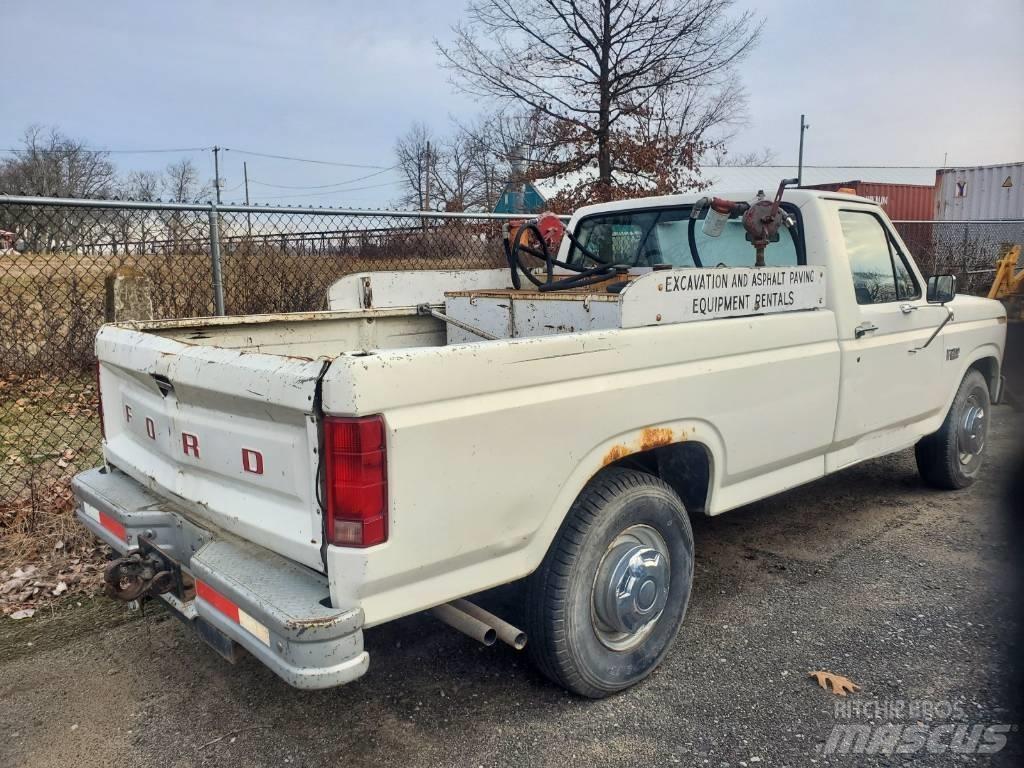 Ford F 250 Общински/универсални превозни средства
