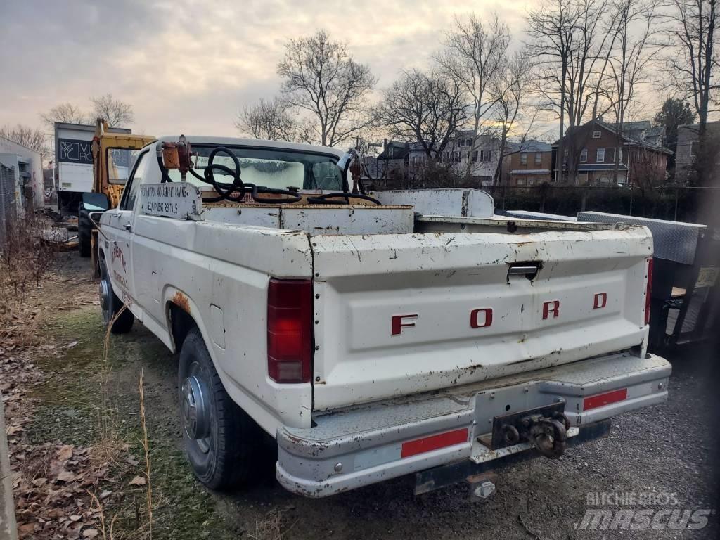 Ford F 250 Общински/универсални превозни средства
