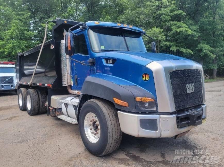 CAT CT 660 Самосвал