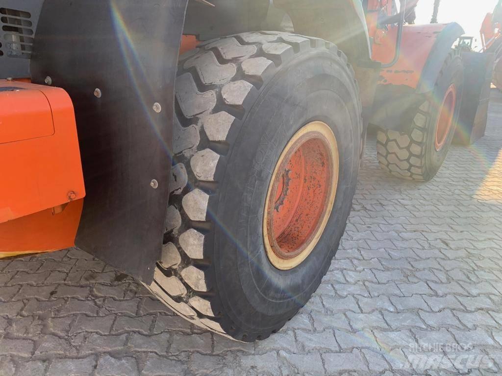 Hitachi ZW 180 Колесни товарачи