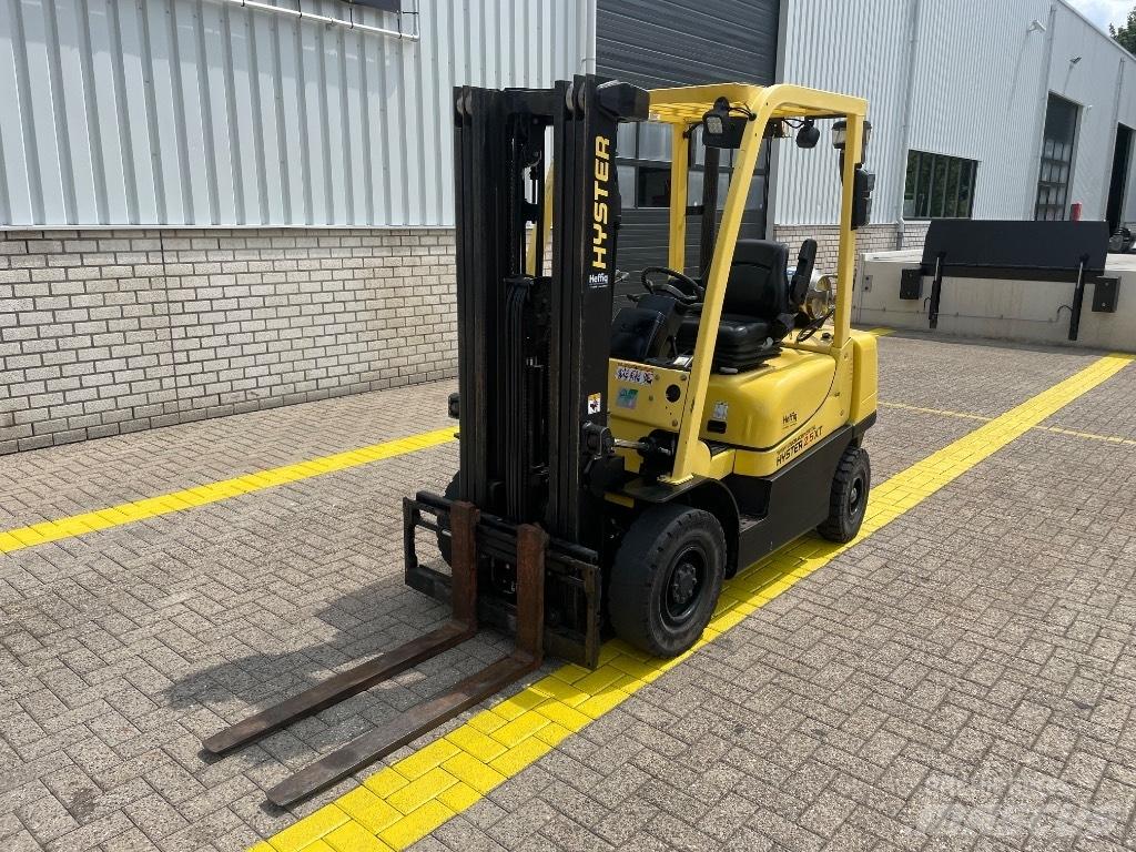 Hyster H 2.5 XT Камиони с АГУ