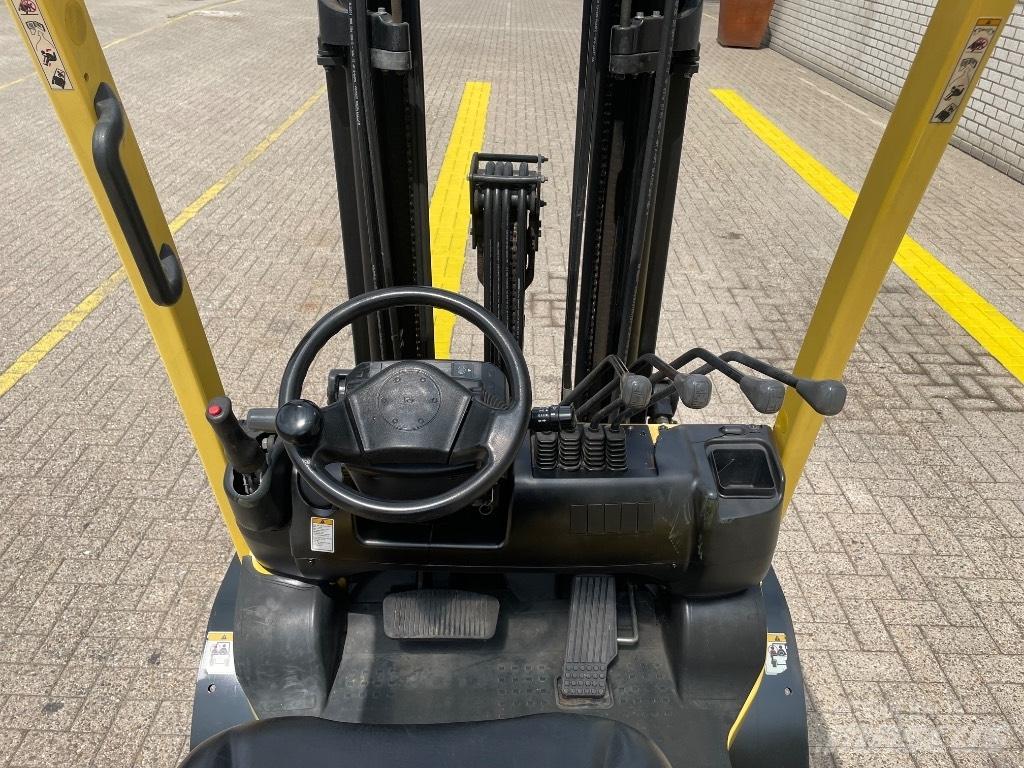 Hyster H 2.5 XT Камиони с АГУ