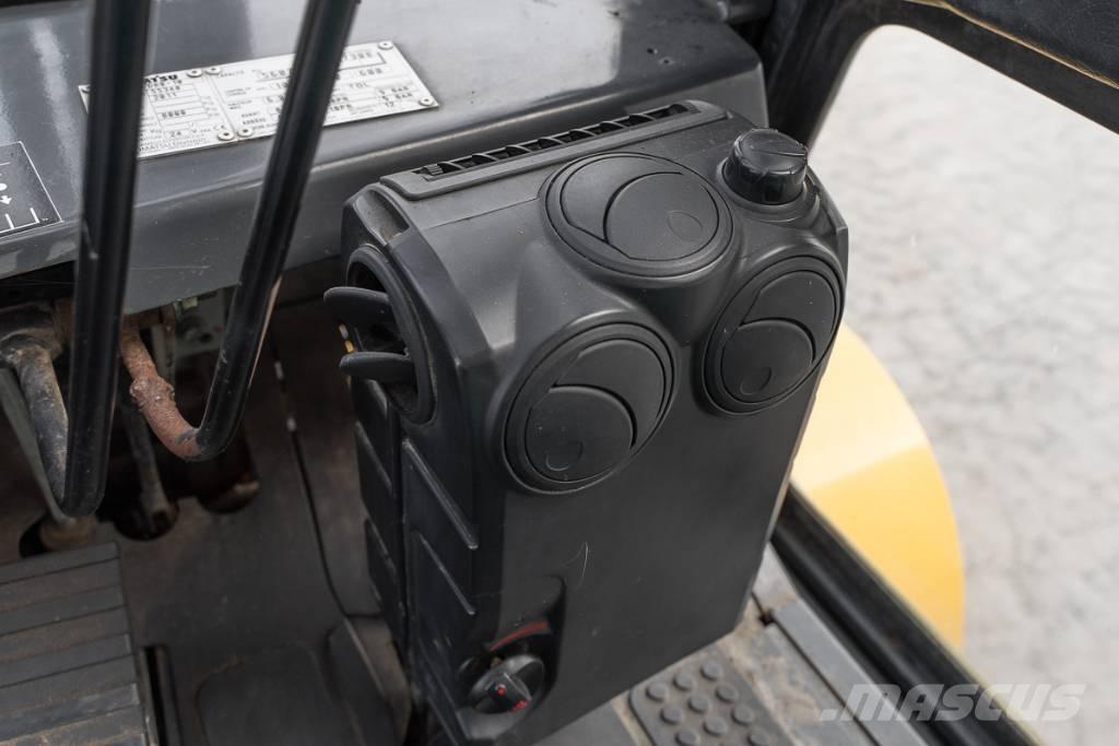 Komatsu FD 80-10 Дизелови камиони