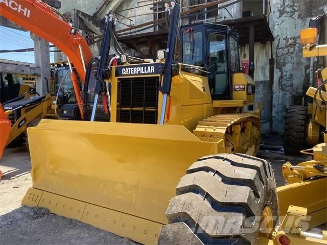 CAT D 6 G Верижни булдозери
