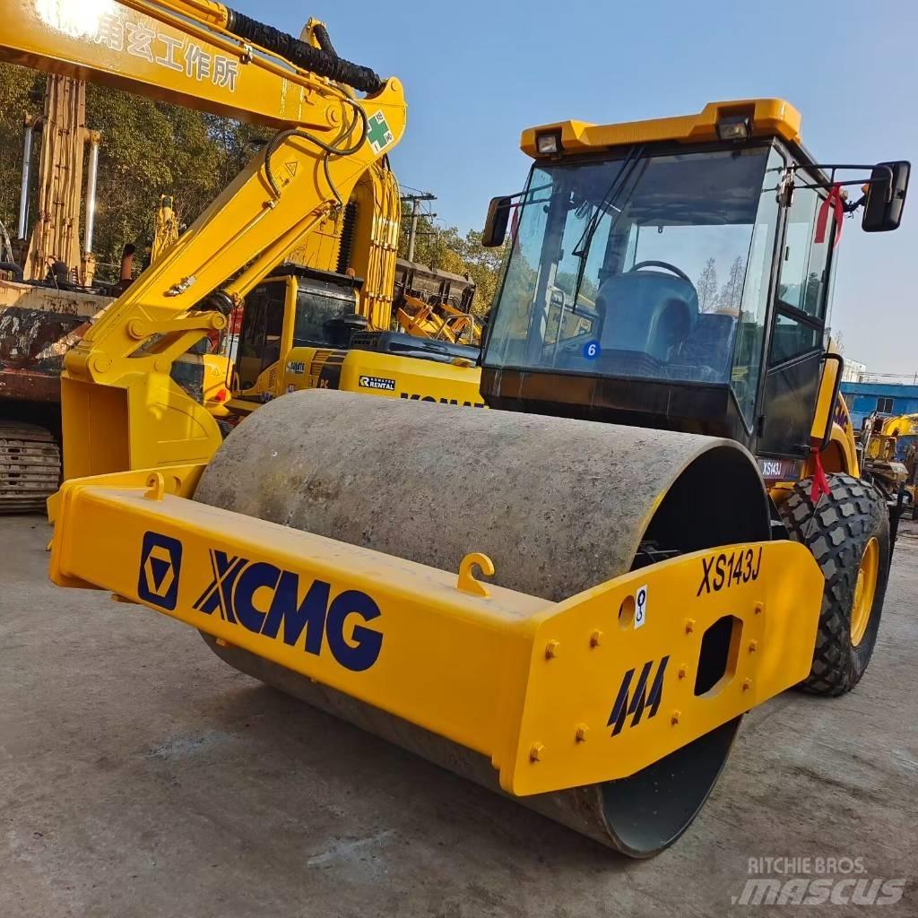 XCMG XS 143J Еднобарабанни ролки
