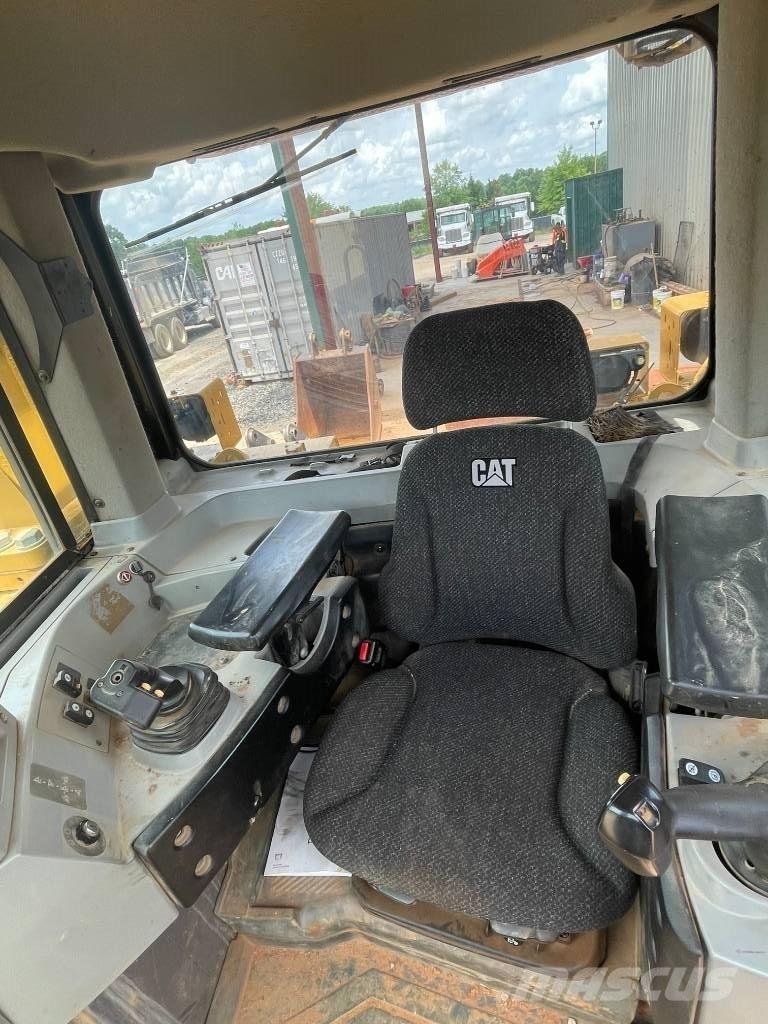 CAT D 8 T Верижни булдозери
