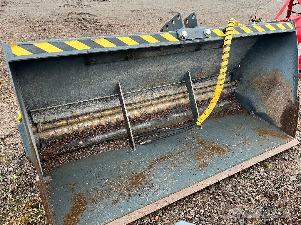 Stark HK1000 Разстилачки на пясък и сол