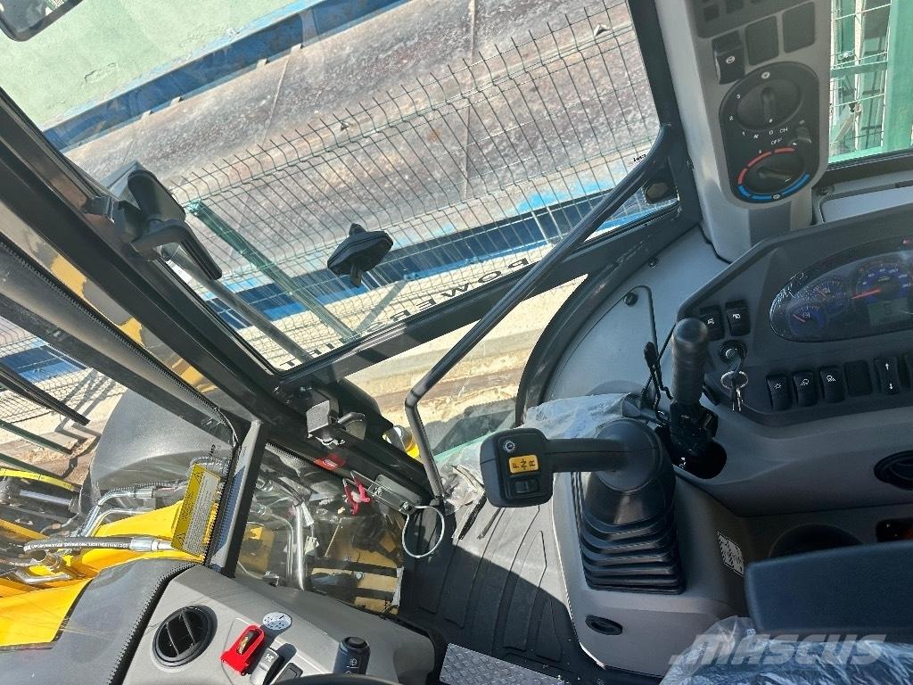 New Holland B 115 B Товарач със заден ексватор