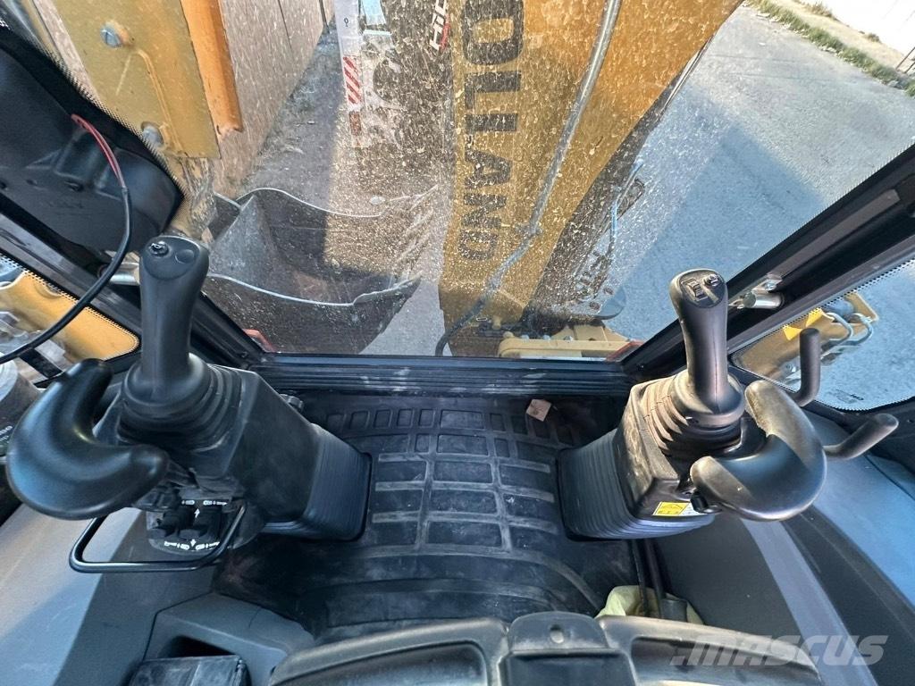 New Holland B 115 B Товарач със заден ексватор