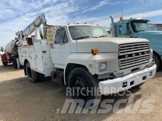 Ford F600 Общински/универсални превозни средства
