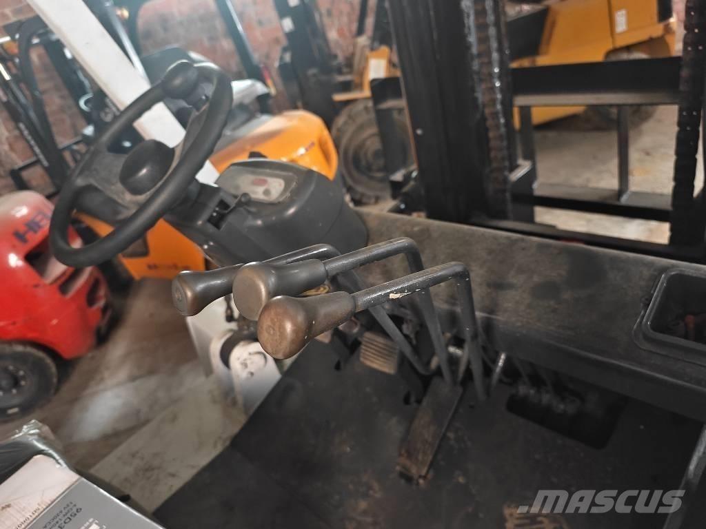 TCM FD 70 Z8 Дизелови камиони