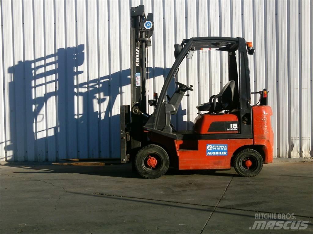 Nissan FD01A18Q Дизелови камиони