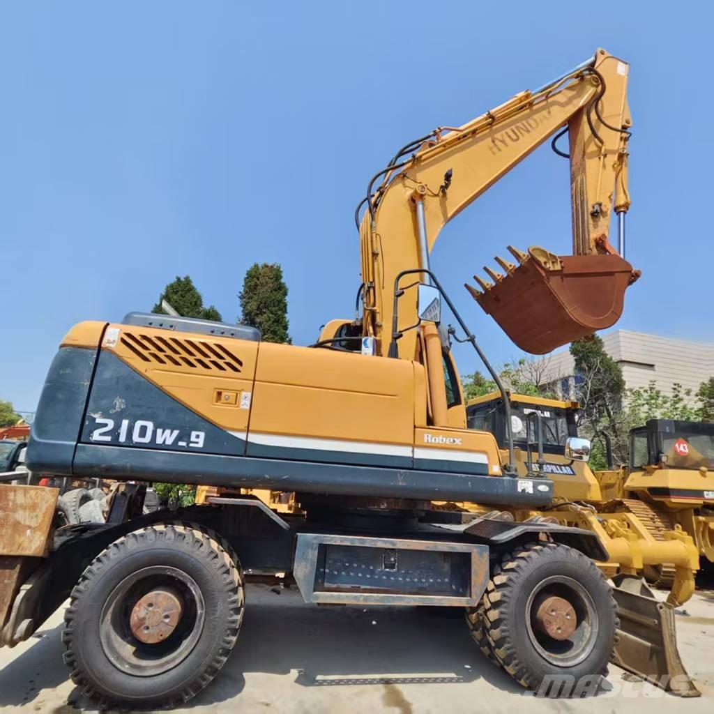 Hyundai R210W-9 Колесни екскаватори