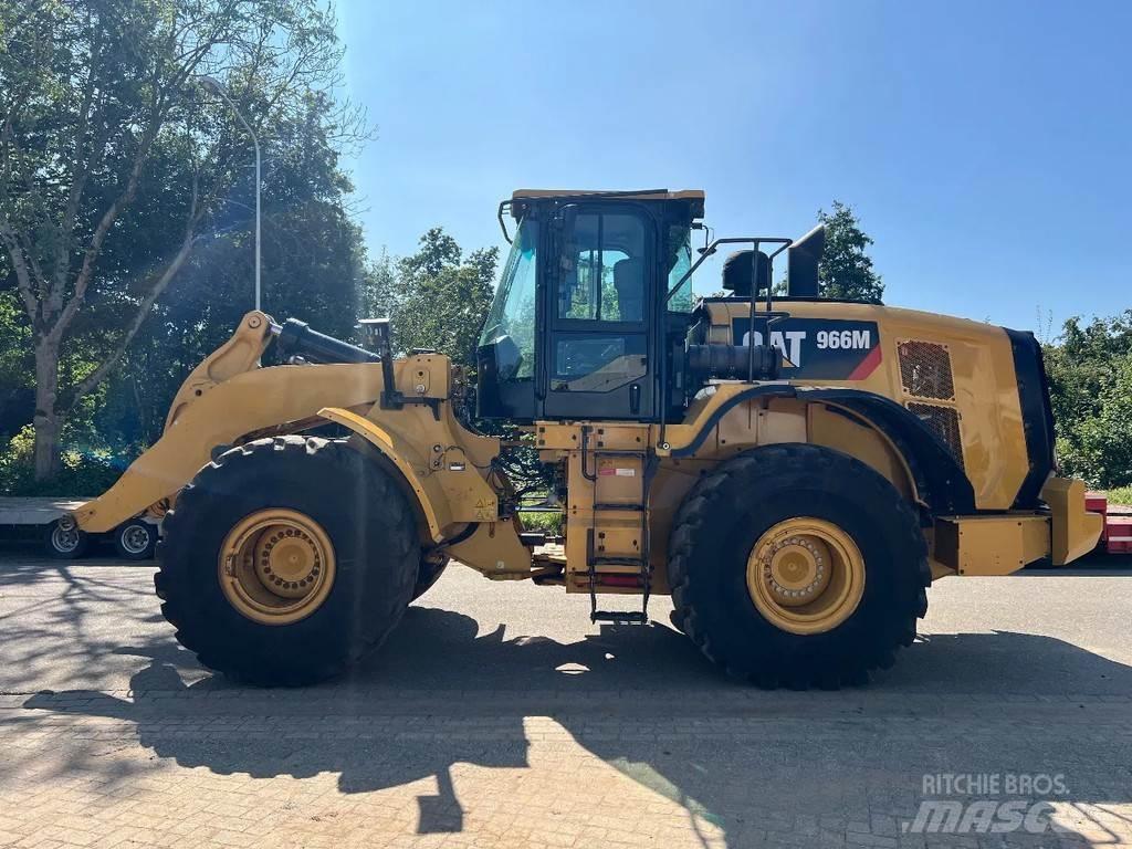 CAT 966M Колесни товарачи