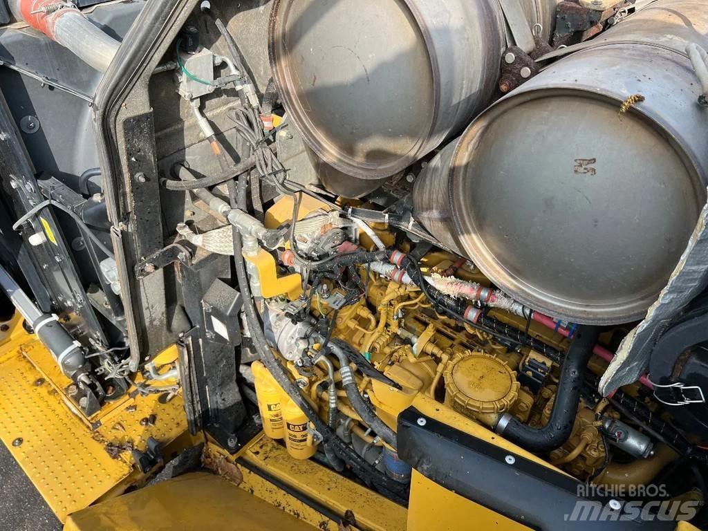 CAT 966M Колесни товарачи