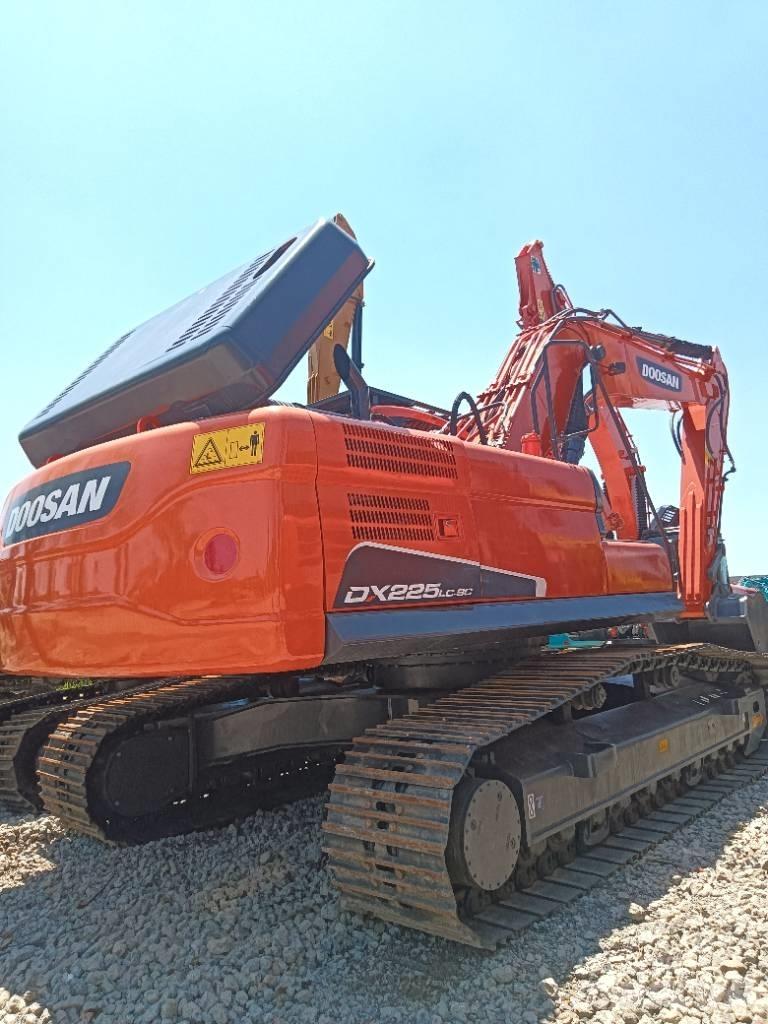 Doosan DX 225 Верижен екскаватор