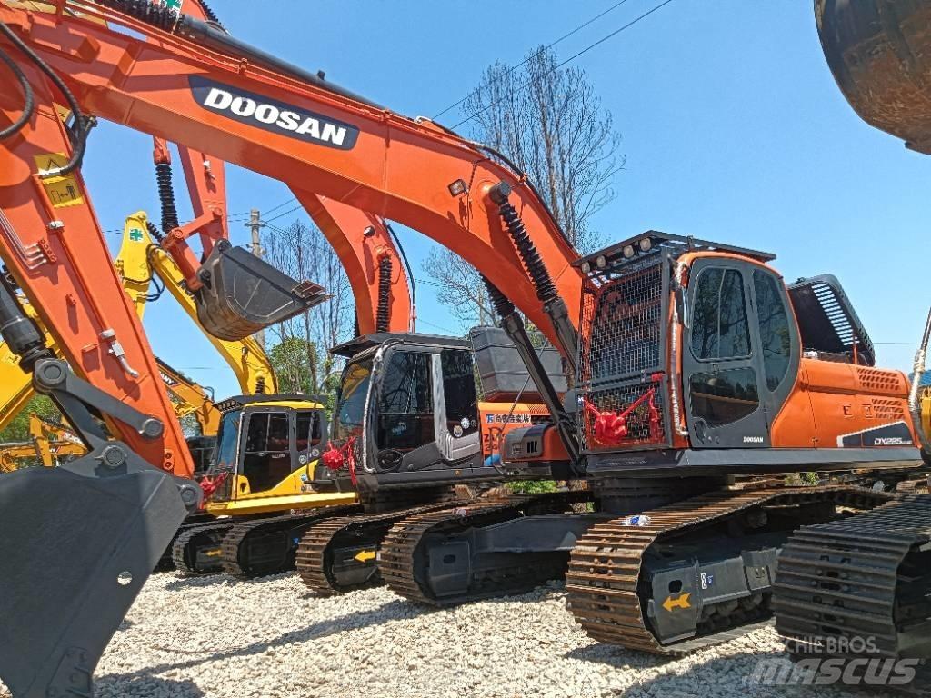 Doosan DX 225 Верижен екскаватор
