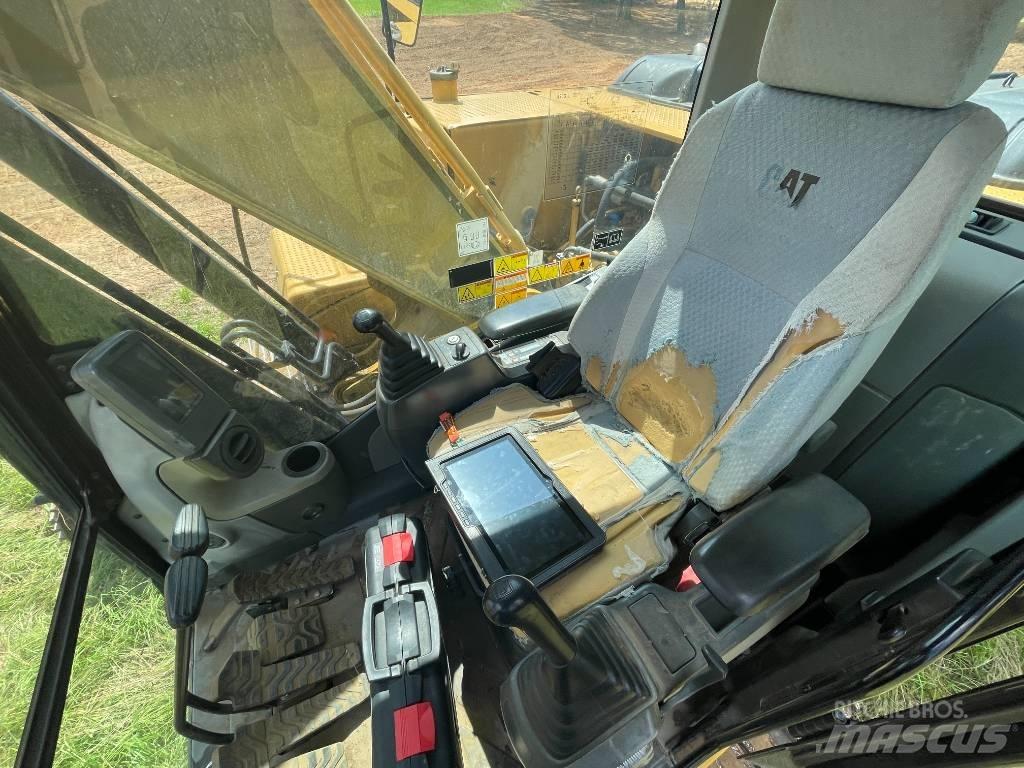 CAT 320 D L Верижен екскаватор