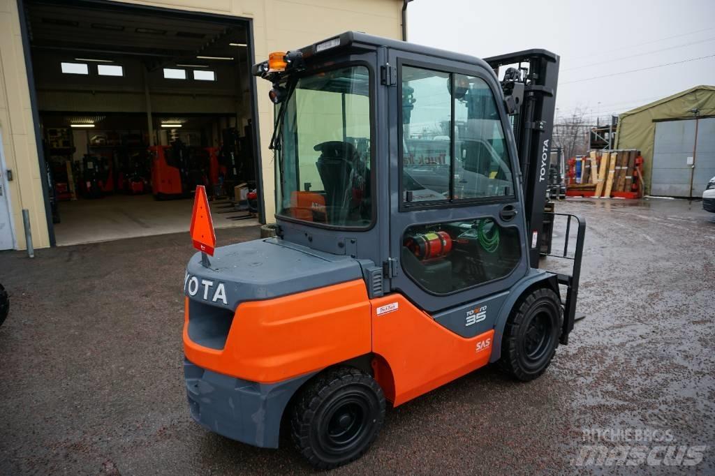 Toyota 52-8FDJF35 Дизелови камиони