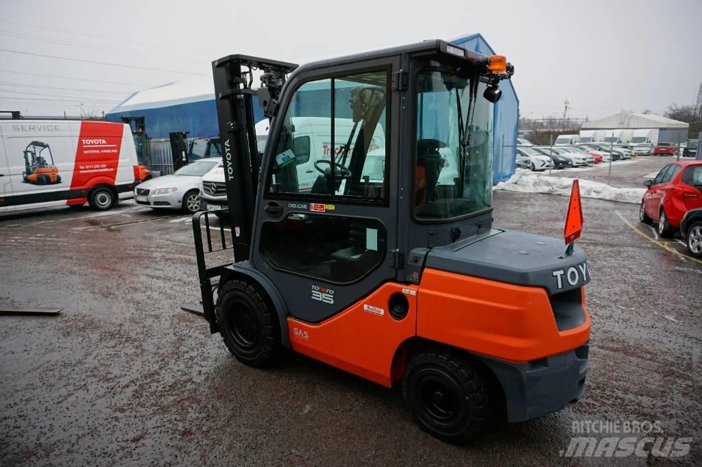 Toyota 52-8FDJF35 Дизелови камиони