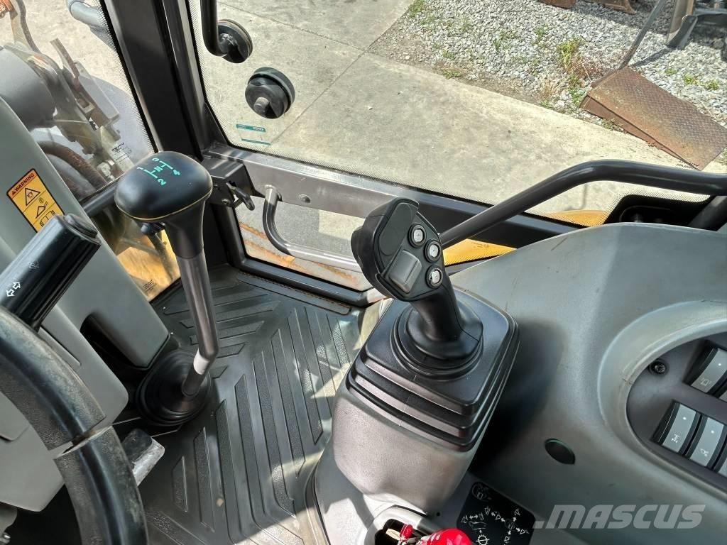 Volvo BL 71 Товарач със заден ексватор