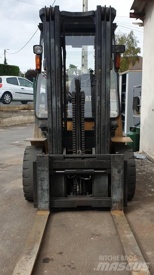 CAT GP 30 Камиони с АГУ
