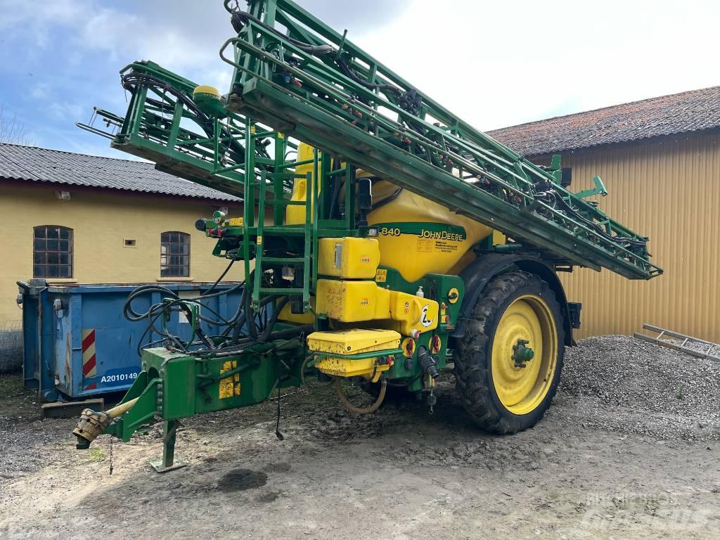 John Deere 840 Прикачни пръскачки
