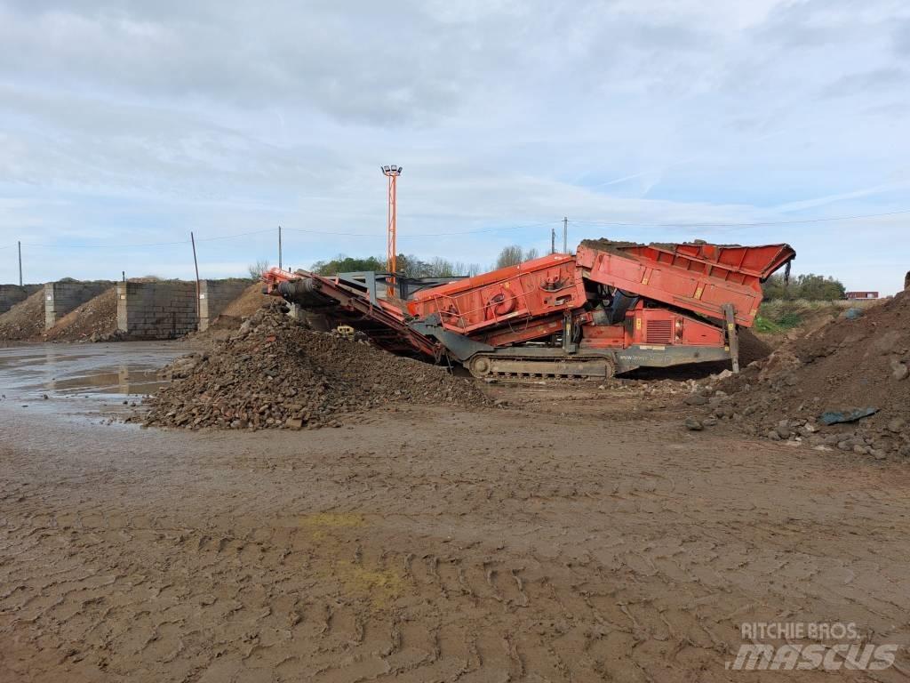 Terex Finlay 883 Мобилни скрийнери
