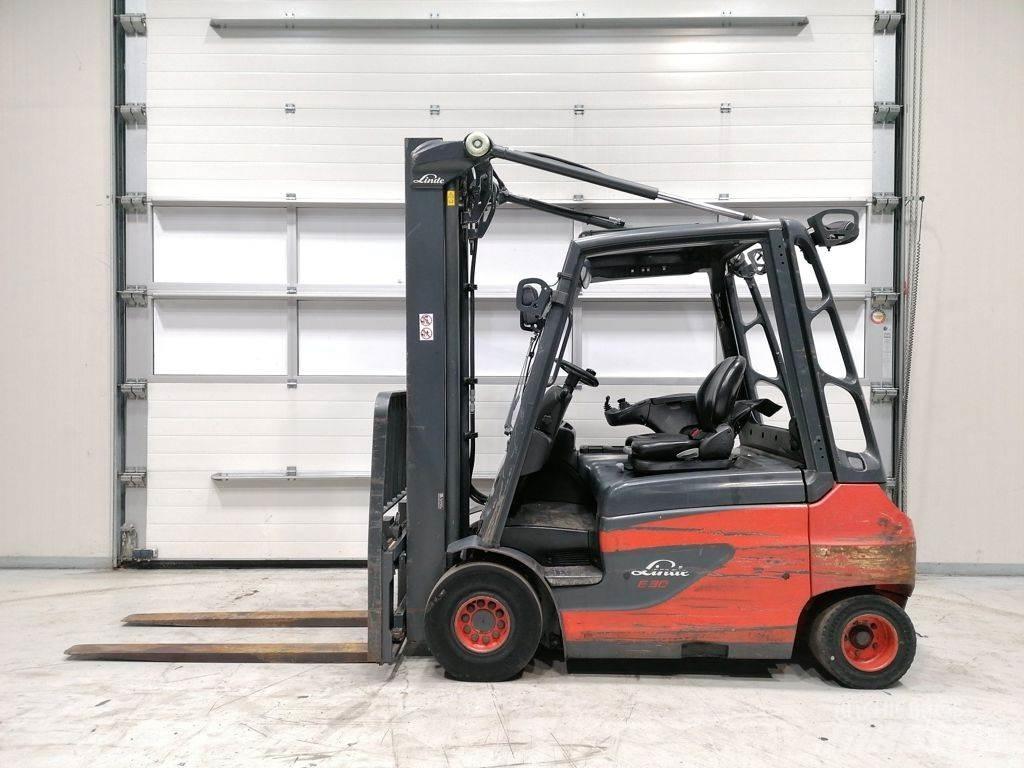 Linde E30-01 Електрически вилични кари-повдигачи