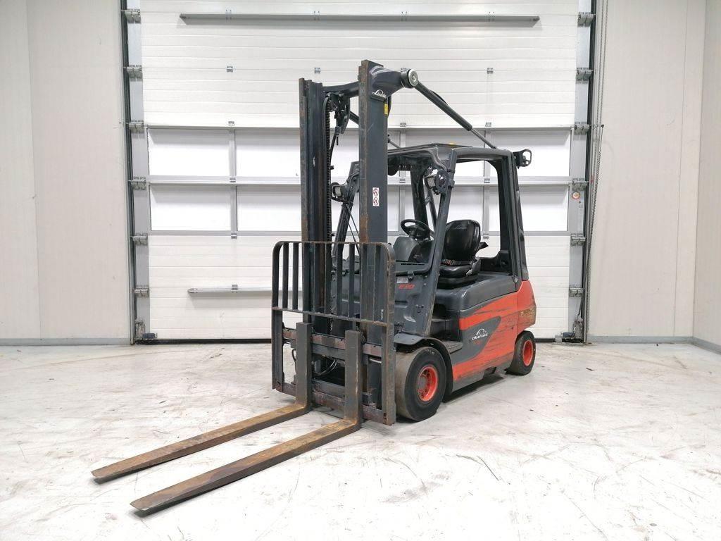 Linde E30-01 Електрически вилични кари-повдигачи
