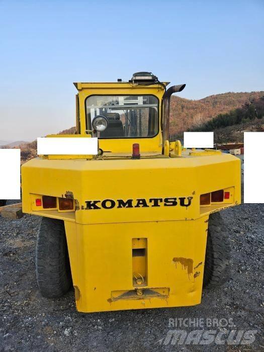 Komatsu FD 150 Ретрак/ Високоповдигач с изместване на вилката напред