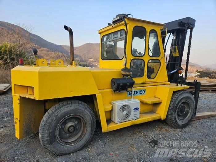 Komatsu FD 150 Ретрак/ Високоповдигач с изместване на вилката напред
