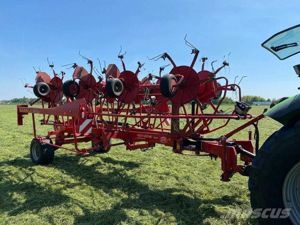 Lely 1250 Гребла и сенообръщачки