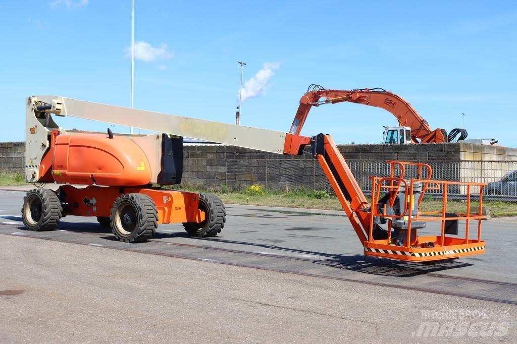 JLG 800AJ Съчленени стрелови подемници
