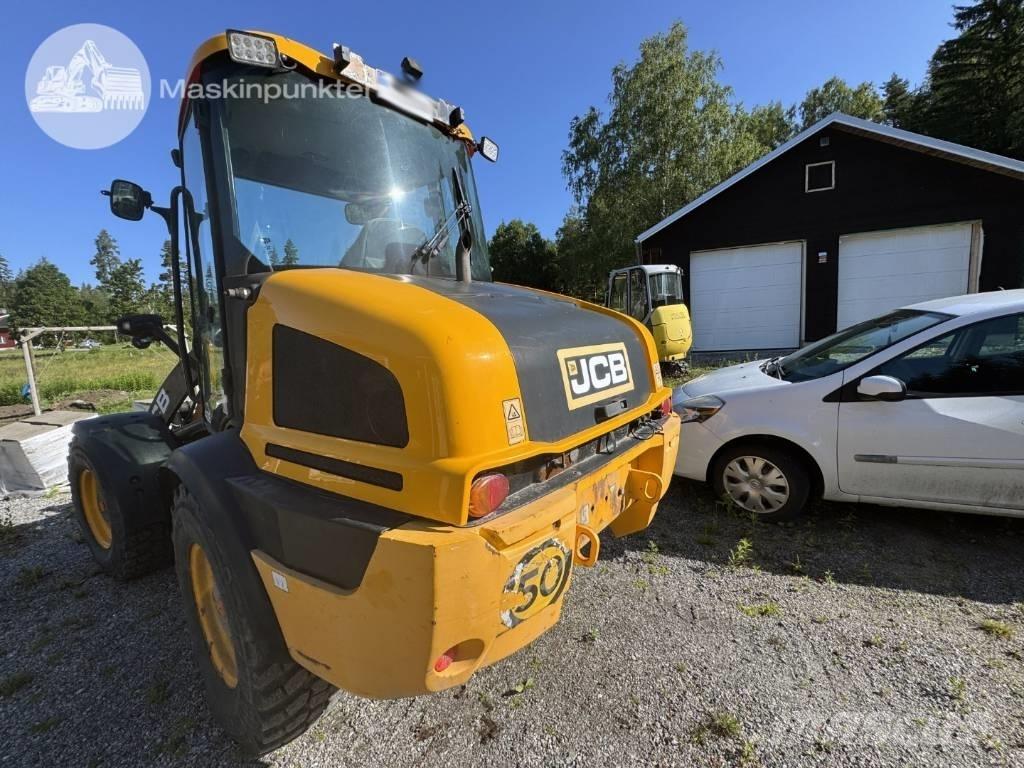 JCB 413 K Колесни товарачи